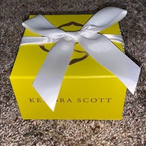 Kendra Scott box